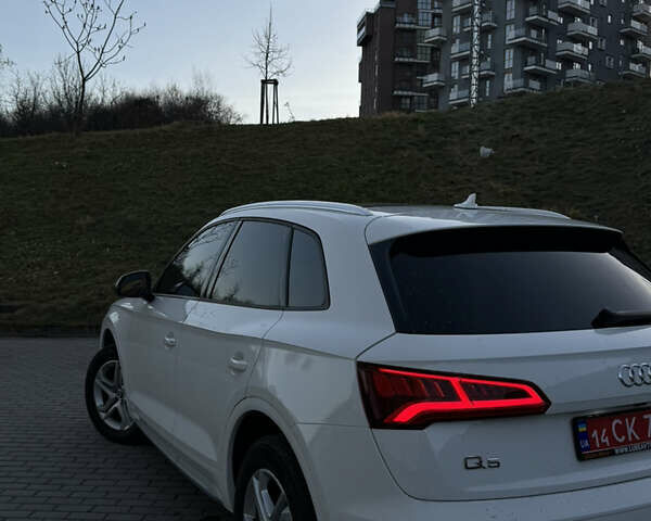 Білий Ауді Ку 5, об'ємом двигуна 1.98 л та пробігом 260 тис. км за 19000 $, фото 10 на Automoto.ua