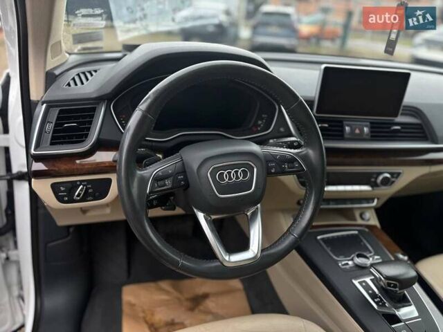 Білий Ауді Ку 5, об'ємом двигуна 2 л та пробігом 215 тис. км за 22000 $, фото 25 на Automoto.ua