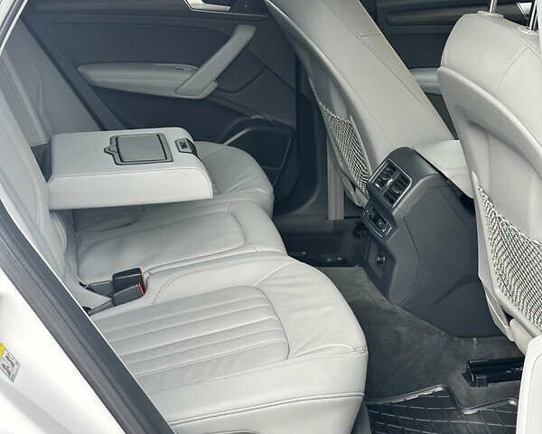 Белый Ауди Ку 5, объемом двигателя 1.98 л и пробегом 74 тыс. км за 26500 $, фото 47 на Automoto.ua