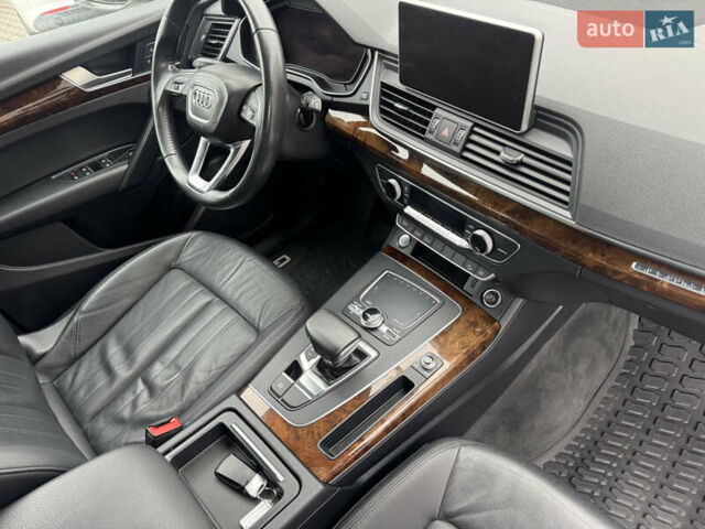 Белый Ауди Ку 5, объемом двигателя 1.98 л и пробегом 238 тыс. км за 18500 $, фото 26 на Automoto.ua