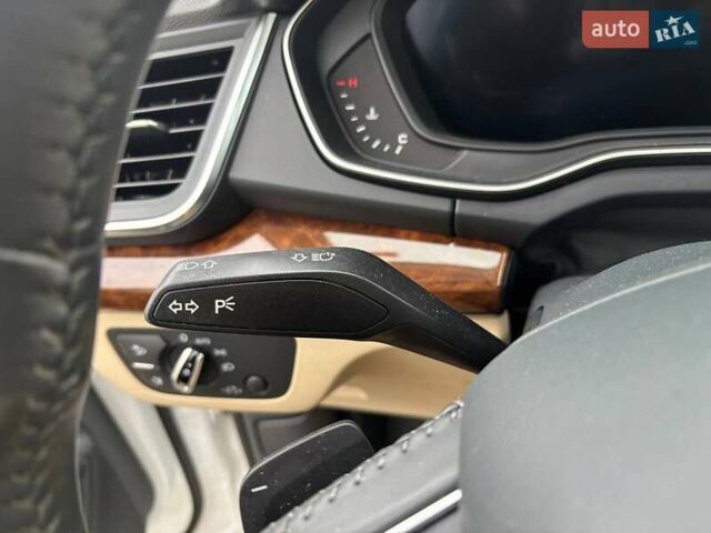 Білий Ауді Ку 5, об'ємом двигуна 2 л та пробігом 215 тис. км за 22000 $, фото 31 на Automoto.ua