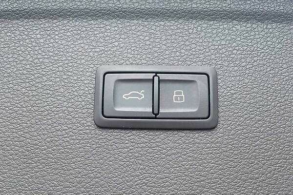 Ауді Ку 5 2017 у Львові на Automoto.ua Білий Ауді Ку 5, об'ємом двигуна 2 л та пробігом 137 тис. км за 18300 $, фото 8 на Automoto.ua