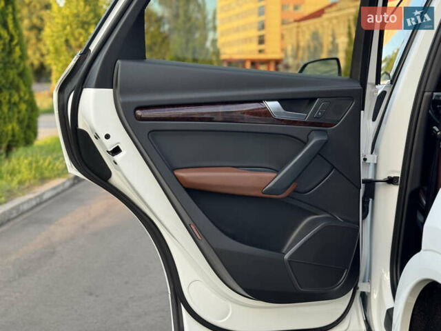 Белый Ауди Ку 5, объемом двигателя 2 л и пробегом 127 тыс. км за 24900 $, фото 55 на Automoto.ua