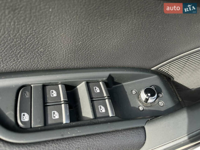 Белый Ауди Ку 5, объемом двигателя 2 л и пробегом 167 тыс. км за 22600 $, фото 29 на Automoto.ua