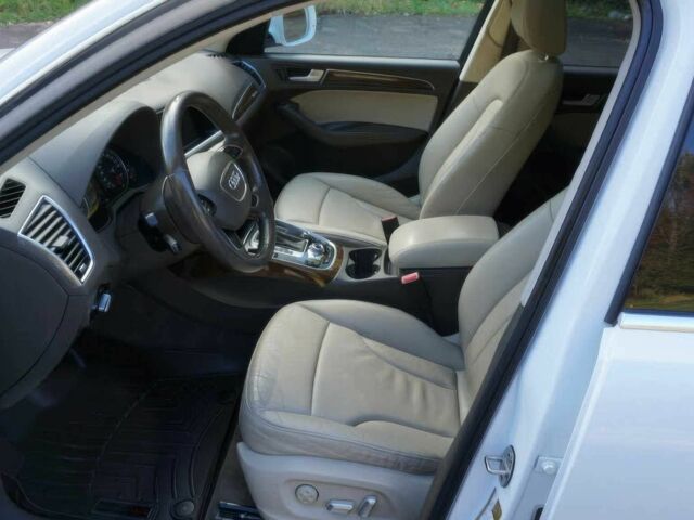 Ауді Ку 5 2017 у Черкасах на Automoto.ua Білий Ауді Ку 5, об'ємом двигуна 2 л та пробігом 64 тис. км за 5800 $, фото 7 на Automoto.ua