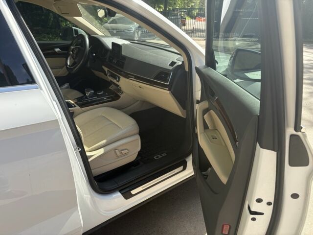 Белый Ауди Ку 5, объемом двигателя 2 л и пробегом 121 тыс. км за 25000 $, фото 5 на Automoto.ua