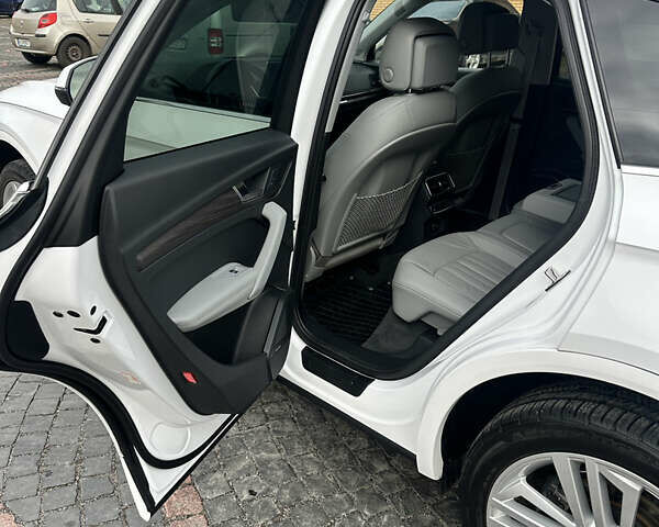 Білий Ауді Ку 5, об'ємом двигуна 1.98 л та пробігом 74 тис. км за 25900 $, фото 36 на Automoto.ua