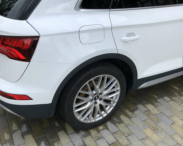 Белый Ауди Ку 5, объемом двигателя 1.97 л и пробегом 132 тыс. км за 39900 $, фото 5 на Automoto.ua