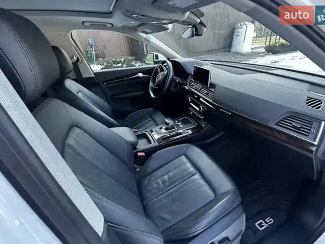 Белый Ауди Ку 5, объемом двигателя 1.98 л и пробегом 108 тыс. км за 23650 $, фото 3 на Automoto.ua