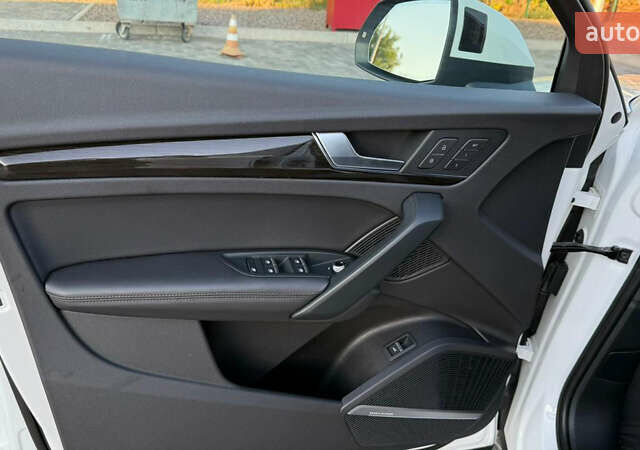 Белый Ауди Ку 5, объемом двигателя 1.98 л и пробегом 127 тыс. км за 27777 $, фото 5 на Automoto.ua