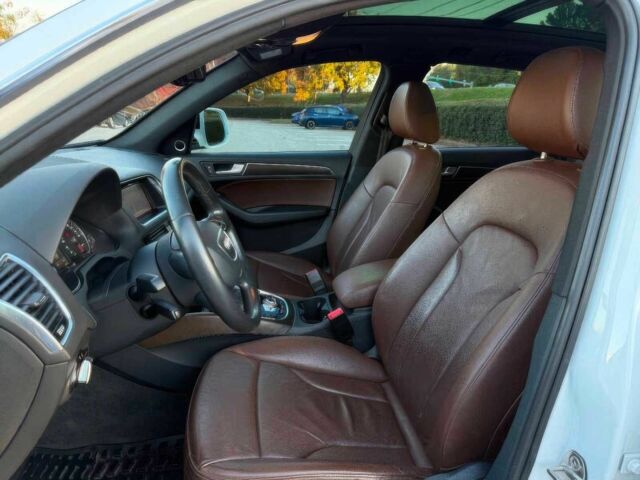 Білий Ауді Ку 5, об'ємом двигуна 2 л та пробігом 70 тис. км за 10800 $, фото 9 на Automoto.ua