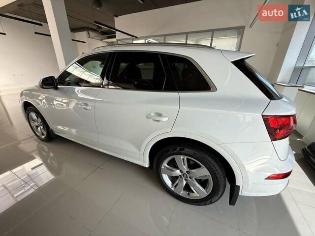 Ауді Ку 5 2017 у Хмельницькому на Automoto.ua Білий Ауді Ку 5, об'ємом двигуна 1.97 л та пробігом 105 тис. км за 33200 $, фото 11 на Automoto.ua
