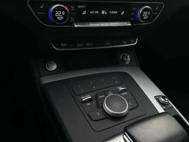 Білий Ауді Ку 5, об'ємом двигуна 2 л та пробігом 71 тис. км за 17600 $, фото 8 на Automoto.ua