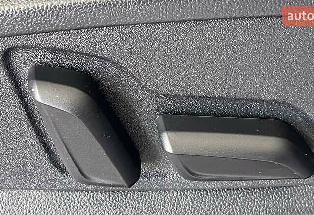 Білий Ауді Ку 5, об'ємом двигуна 2 л та пробігом 46 тис. км за 25950 $, фото 24 на Automoto.ua