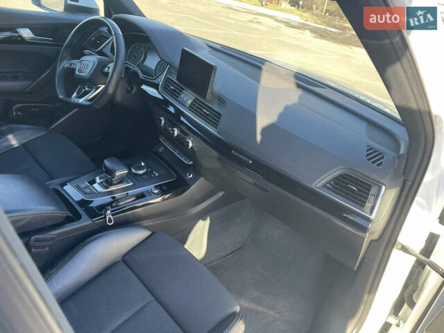 Белый Ауди Ку 5, объемом двигателя 1.97 л и пробегом 210 тыс. км за 27500 $, фото 9 на Automoto.ua