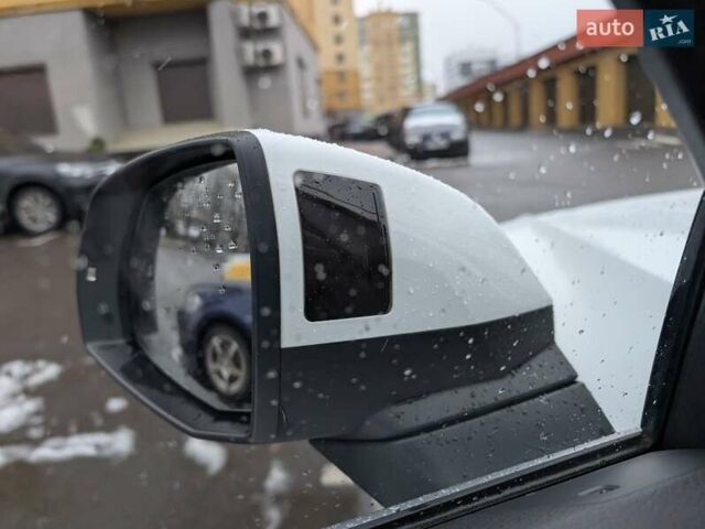 Білий Ауді Ку 5, об'ємом двигуна 2 л та пробігом 199 тис. км за 29999 $, фото 16 на Automoto.ua