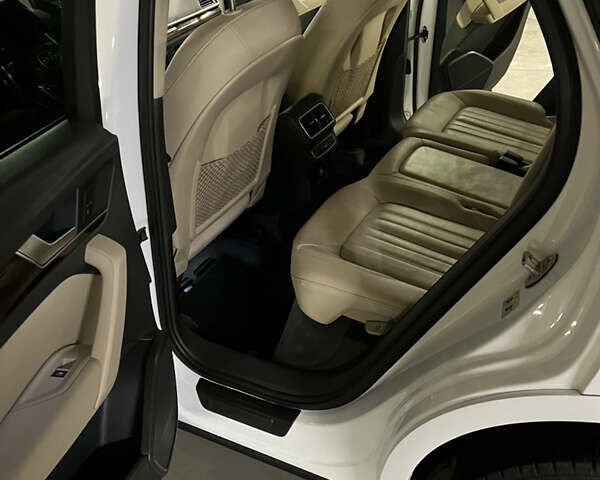 Белый Ауди Ку 5, объемом двигателя 1.98 л и пробегом 95 тыс. км за 21000 $, фото 11 на Automoto.ua