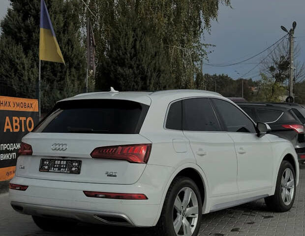 Белый Ауди Ку 5, объемом двигателя 1.98 л и пробегом 149 тыс. км за 23500 $, фото 4 на Automoto.ua
