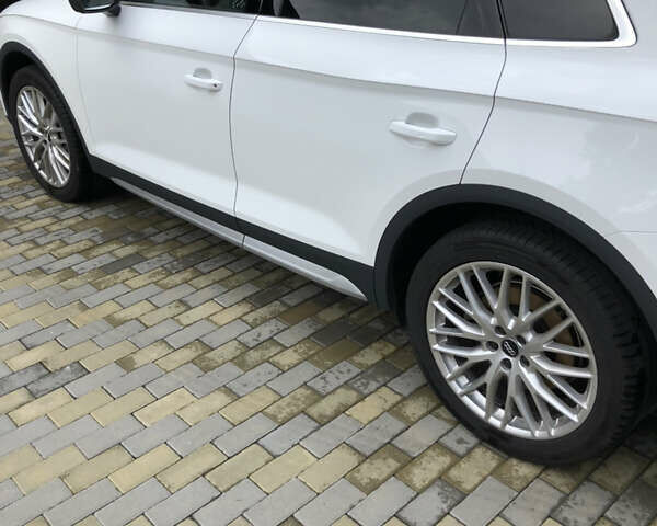 Белый Ауди Ку 5, объемом двигателя 1.97 л и пробегом 132 тыс. км за 39900 $, фото 3 на Automoto.ua