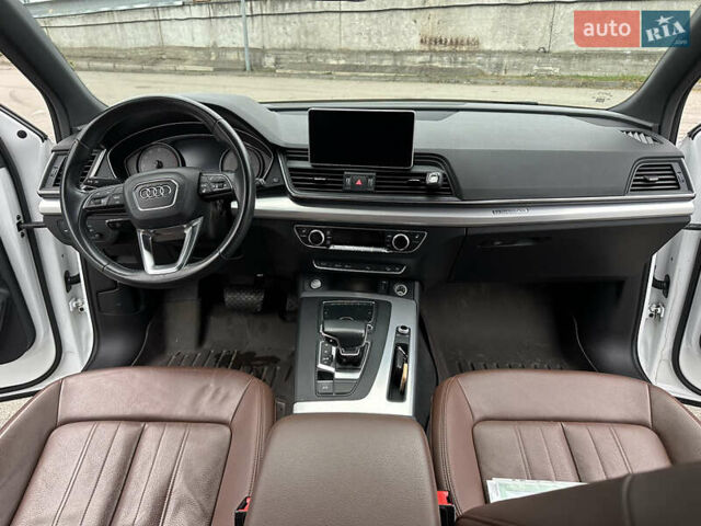 Білий Ауді Ку 5, об'ємом двигуна 2 л та пробігом 202 тис. км за 23000 $, фото 20 на Automoto.ua