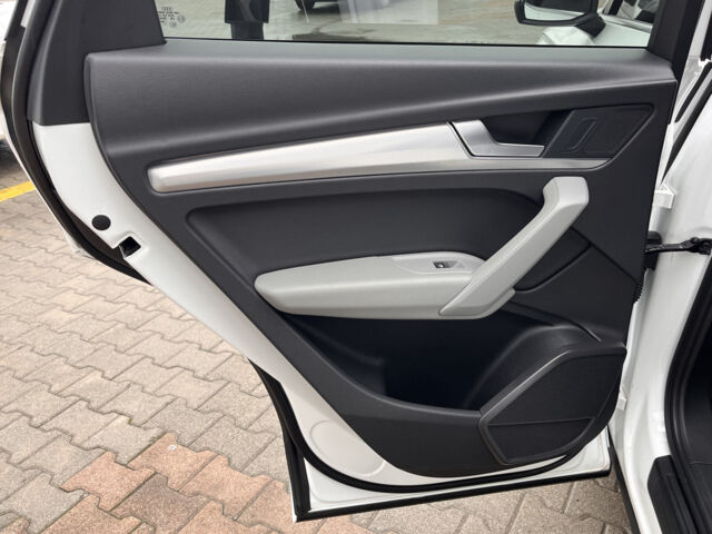 Білий Ауді Ку 5, об'ємом двигуна 2 л та пробігом 105 тис. км за 35999 $, фото 15 на Automoto.ua