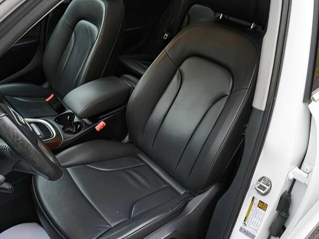 Білий Ауді Ку 5, об'ємом двигуна 2 л та пробігом 64 тис. км за 12500 $, фото 9 на Automoto.ua