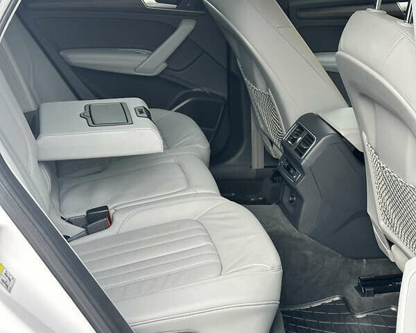 Білий Ауді Ку 5, об'ємом двигуна 1.98 л та пробігом 74 тис. км за 25900 $, фото 49 на Automoto.ua