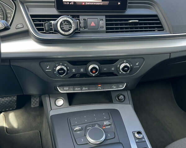 Білий Ауді Ку 5, об'ємом двигуна 1.97 л та пробігом 50 тис. км за 32900 $, фото 4 на Automoto.ua