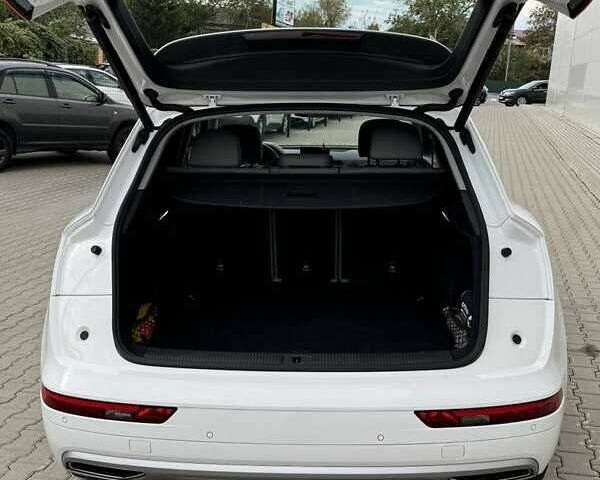 Белый Ауди Ку 5, объемом двигателя 2 л и пробегом 136 тыс. км за 15500 $, фото 16 на Automoto.ua