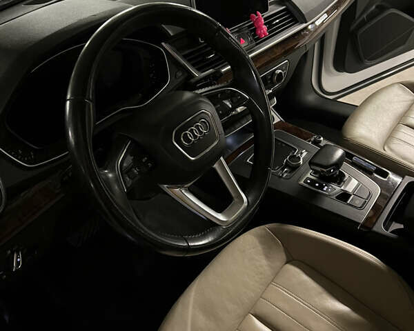 Белый Ауди Ку 5, объемом двигателя 1.98 л и пробегом 95 тыс. км за 21000 $, фото 10 на Automoto.ua