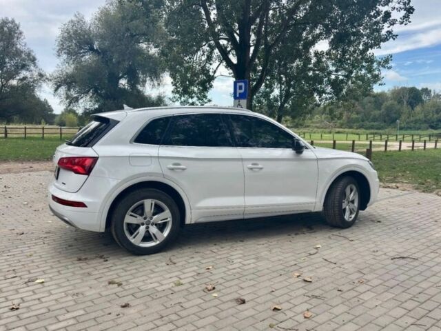 Білий Ауді Ку 5, об'ємом двигуна 2 л та пробігом 90 тис. км за 13000 $, фото 4 на Automoto.ua