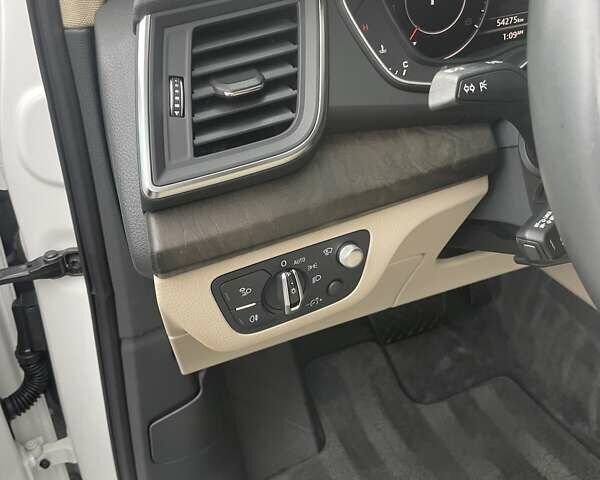 Белый Ауди Ку 5, объемом двигателя 2 л и пробегом 54 тыс. км за 27500 $, фото 13 на Automoto.ua