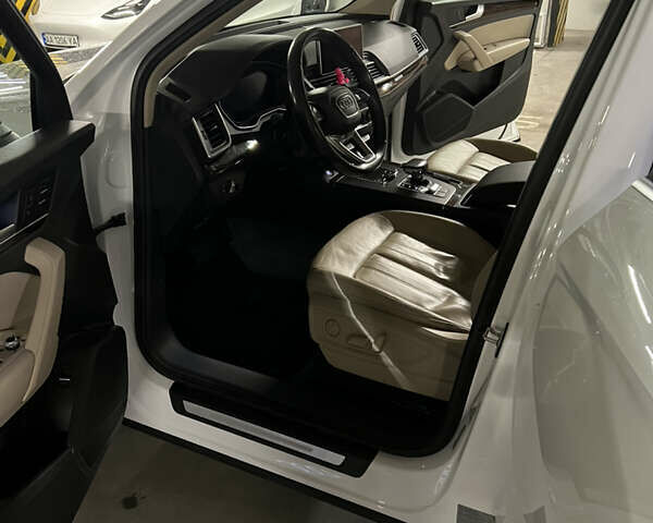 Белый Ауди Ку 5, объемом двигателя 1.98 л и пробегом 95 тыс. км за 21000 $, фото 9 на Automoto.ua