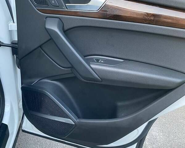 Белый Ауди Ку 5, объемом двигателя 1.98 л и пробегом 65 тыс. км за 31500 $, фото 12 на Automoto.ua