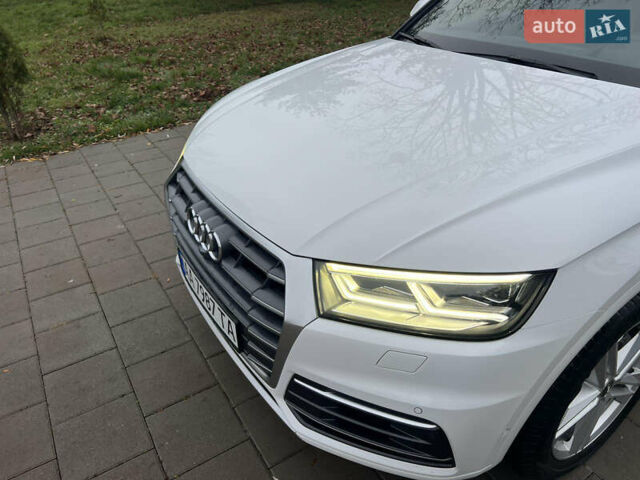 Белый Ауди Ку 5, объемом двигателя 1.97 л и пробегом 139 тыс. км за 28800 $, фото 6 на Automoto.ua
