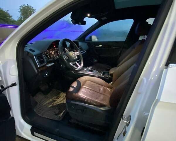 Білий Ауді Ку 5, об'ємом двигуна 1.98 л та пробігом 208 тис. км за 22950 $, фото 7 на Automoto.ua