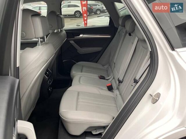 Белый Ауди Ку 5, объемом двигателя 1.98 л и пробегом 104 тыс. км за 36000 $, фото 23 на Automoto.ua