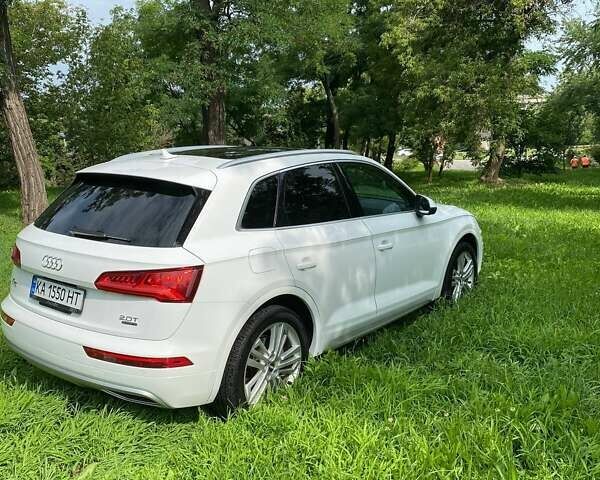 Белый Ауди Ку 5, объемом двигателя 1.98 л и пробегом 65 тыс. км за 31500 $, фото 4 на Automoto.ua