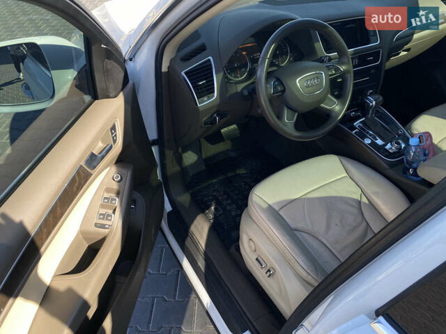 Білий Ауді Ку 5, об'ємом двигуна 1.98 л та пробігом 170 тис. км за 15600 $, фото 10 на Automoto.ua
