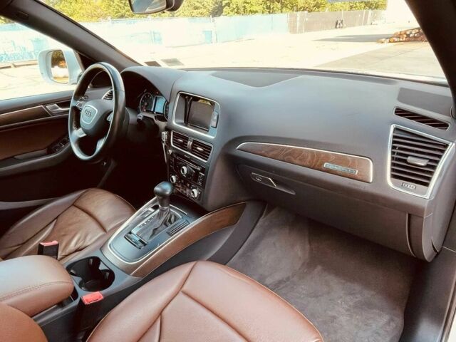 Білий Ауді Ку 5, об'ємом двигуна 2 л та пробігом 63 тис. км за 4200 $, фото 10 на Automoto.ua