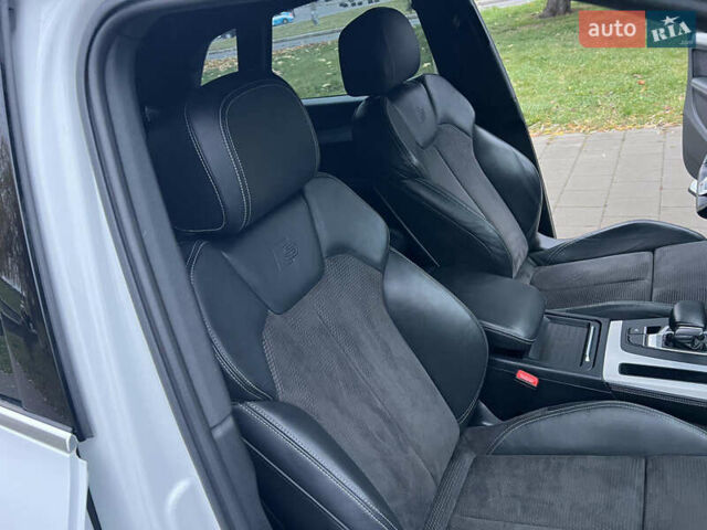 Белый Ауди Ку 5, объемом двигателя 1.97 л и пробегом 139 тыс. км за 28800 $, фото 51 на Automoto.ua