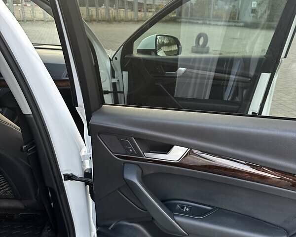 Белый Ауди Ку 5, объемом двигателя 1.98 л и пробегом 143 тыс. км за 24000 $, фото 26 на Automoto.ua