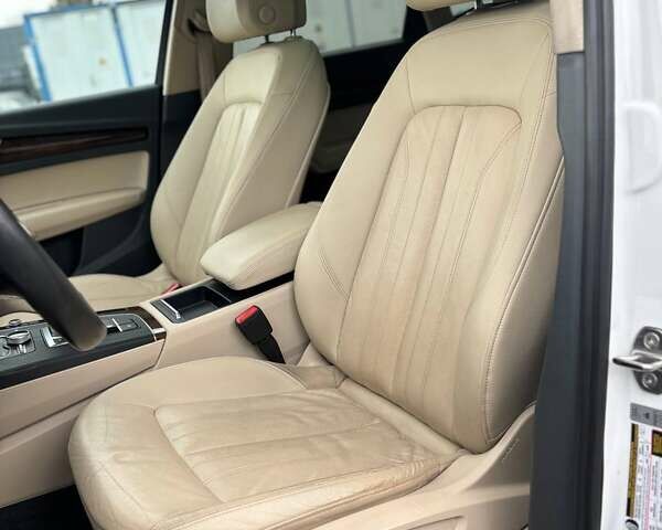 Білий Ауді Ку 5, об'ємом двигуна 2 л та пробігом 215 тис. км за 22000 $, фото 19 на Automoto.ua