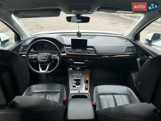 Белый Ауди Ку 5, объемом двигателя 1.98 л и пробегом 98 тыс. км за 24000 $, фото 4 на Automoto.ua