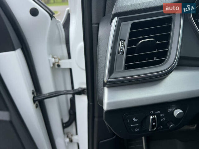 Белый Ауди Ку 5, объемом двигателя 1.97 л и пробегом 139 тыс. км за 28800 $, фото 59 на Automoto.ua