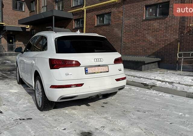 Белый Ауди Ку 5, объемом двигателя 1.98 л и пробегом 112 тыс. км за 29000 $, фото 6 на Automoto.ua