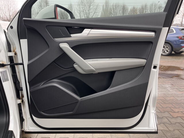 Белый Ауди Ку 5, объемом двигателя 2 л и пробегом 105 тыс. км за 34999 $, фото 22 на Automoto.ua