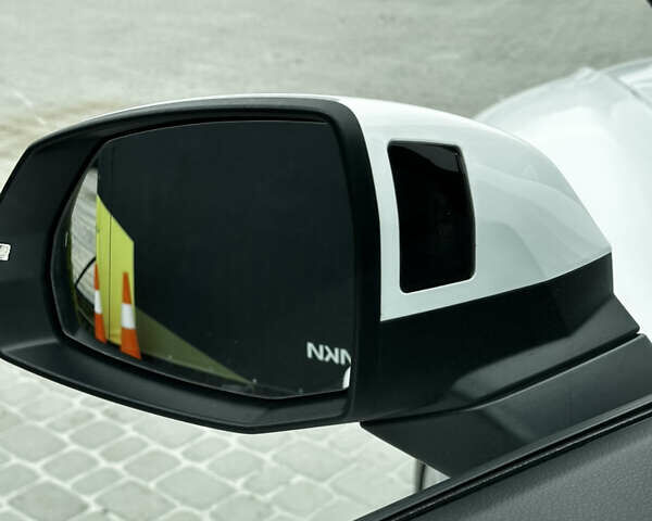 Білий Ауді Ку 5, об'ємом двигуна 1.97 л та пробігом 223 тис. км за 30900 $, фото 7 на Automoto.ua