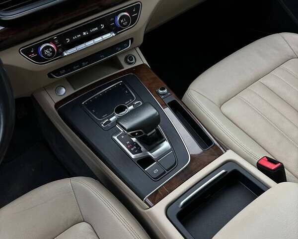 Білий Ауді Ку 5, об'ємом двигуна 2 л та пробігом 215 тис. км за 21800 $, фото 44 на Automoto.ua