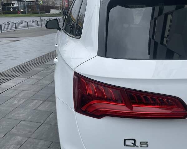 Белый Ауди Ку 5, объемом двигателя 2 л и пробегом 54 тыс. км за 27500 $, фото 22 на Automoto.ua